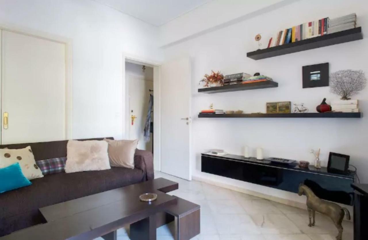 At Trendy Glyfada's Center Apartment Athen