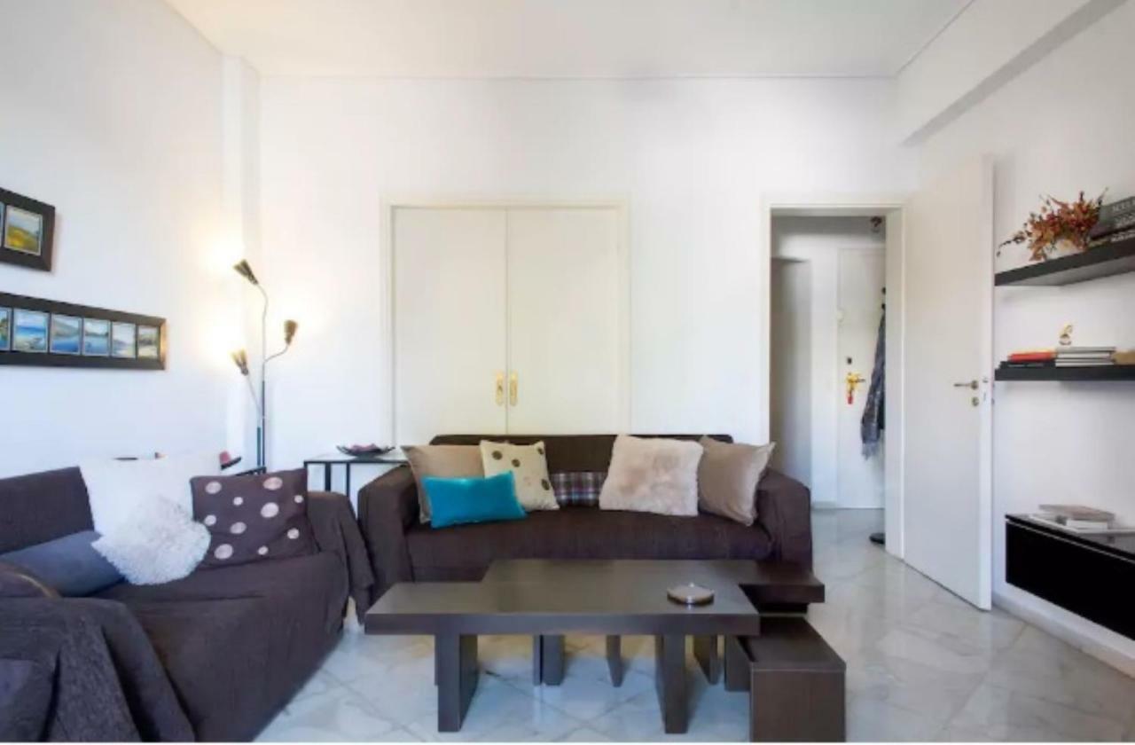 At Trendy Glyfada's Center Apartment Athen